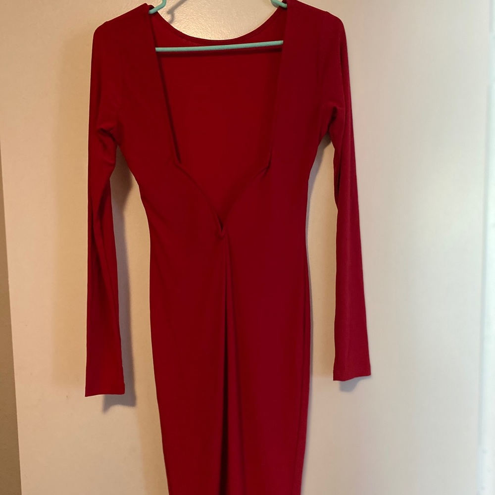 Fitted midi red dress